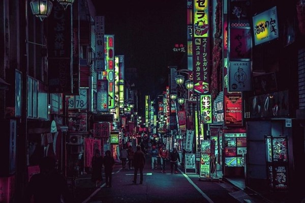 Nói về Tokyo, Liam chia sẻ: “Ban ngày không có nhiều thứ để xem, trên thực tế thành phố này khá nhàm chán và không có gì đặc biệt xảy ra cả. Nhưng khi màn đêm buông xuống, Tokyo biến thành một thế giới khác, một thành phố không ngủ”.
